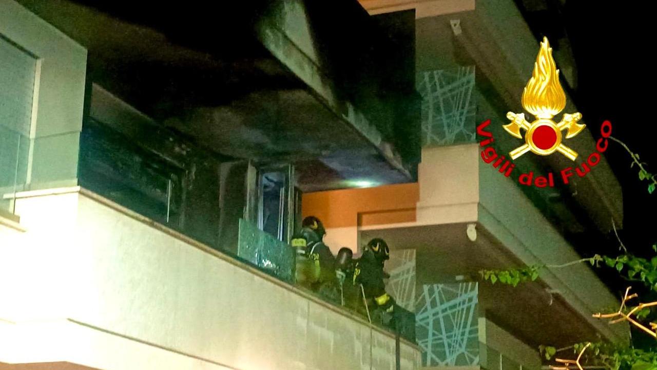 Alghero, paura nella notte: a fuoco un appartamento, evacuati gli occupanti – Cosa è successo