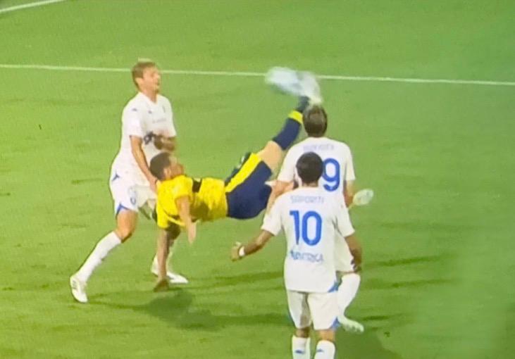 
	La rovesciata vincente di Belotti al Braglia contro l'Empoli


