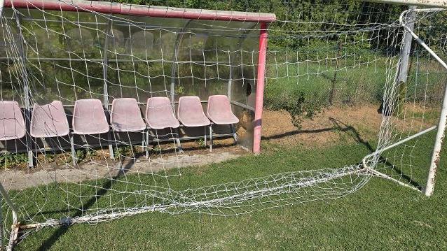 Vandalismi contro la Reggio United al campo vicino al Bosco di Ospizio: «Tagliate tre porte da gioco»