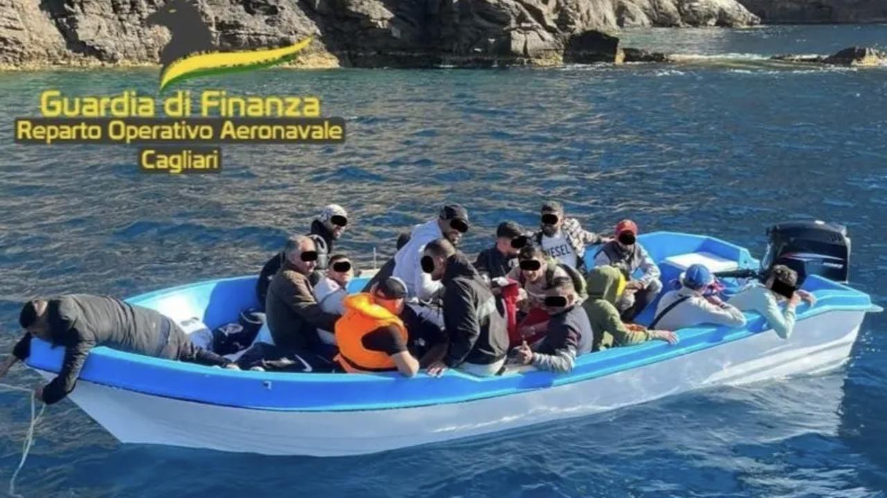 Riprendono gli sbarchi, decine di migranti approdano sulle coste sarde