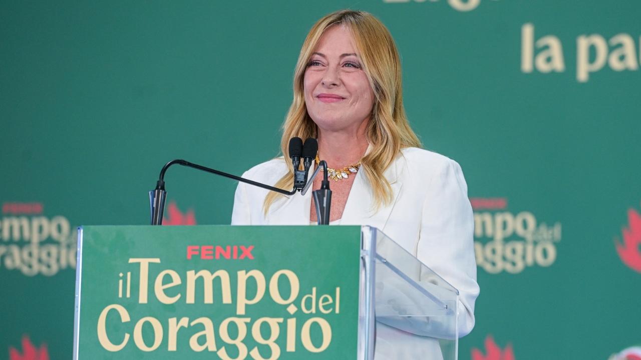 Scuola, tetto del 30% agli alunni stranieri nelle classi: come funzionerà davvero il piano del Governo