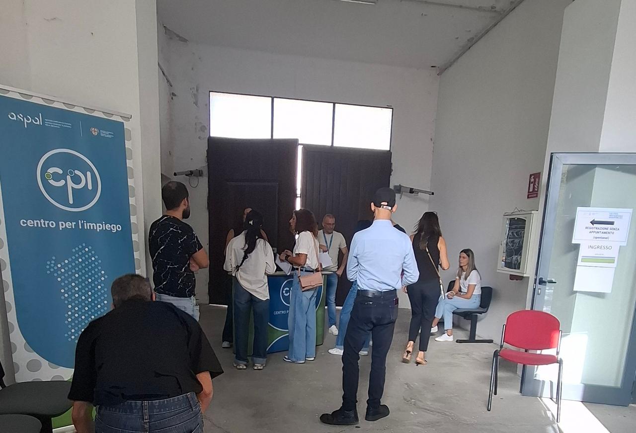 Venti assunzioni nel market: si presentano 200 candidati – Le storie