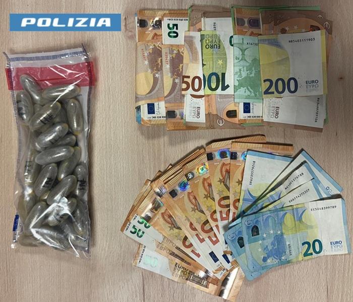Reggio Emilia, fermato alla stazione con 35 ovuli di eroina e cocaina nascosti nelle parti intime: arrestato 26enne