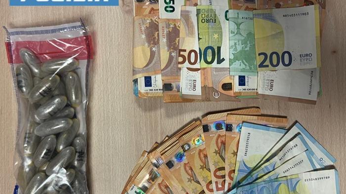 Reggio Emilia, fermato alla stazione con 35 ovuli di eroina e cocaina nascosti nelle parti intime: arrestato 26enne