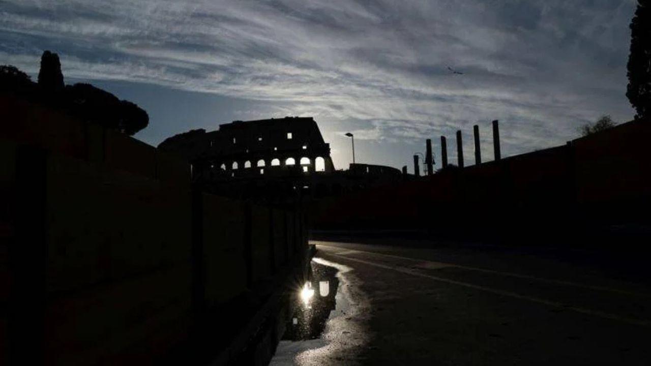Incidente sul lavoro nella notte al Colosseo, morto un giovane operaio
