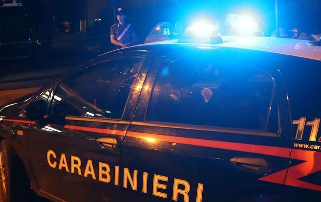 Prato, rapinatori in fuga sull’auto rubata: uno finisce in manette