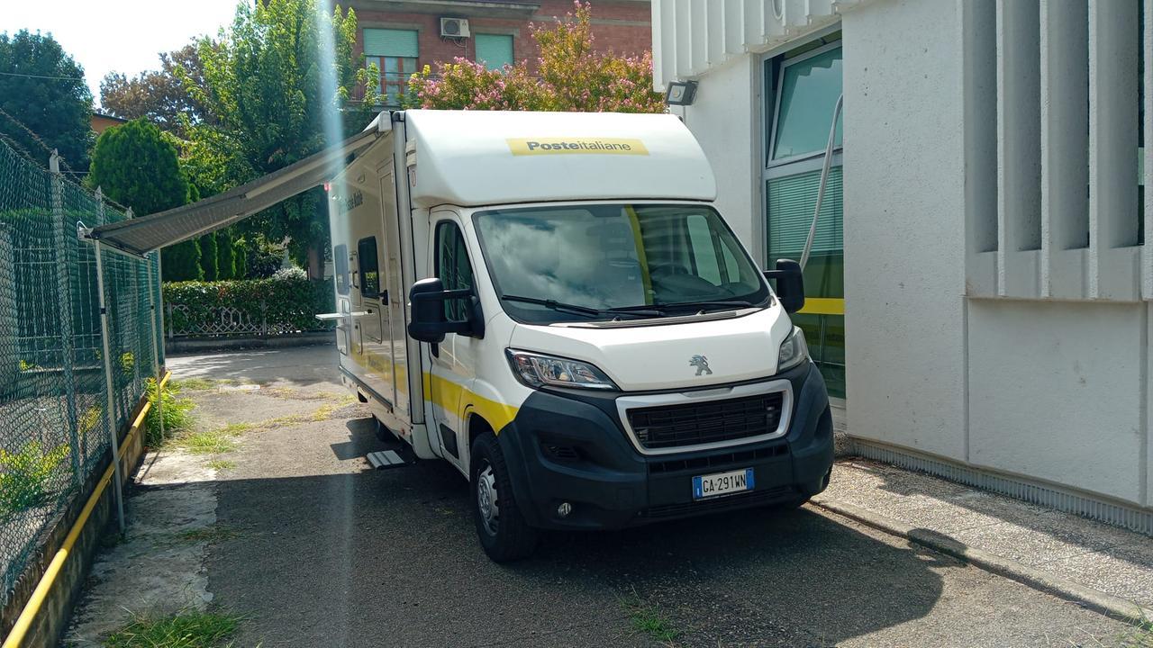Rubiera, attivo l’ufficio postale mobile dopo l’assalto alla sede di via Verdi
