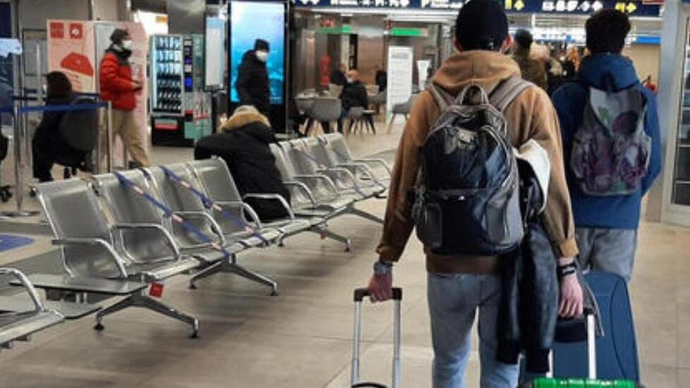Ferrara, crescono i giovani espatriati: ma anche chi torna a casa