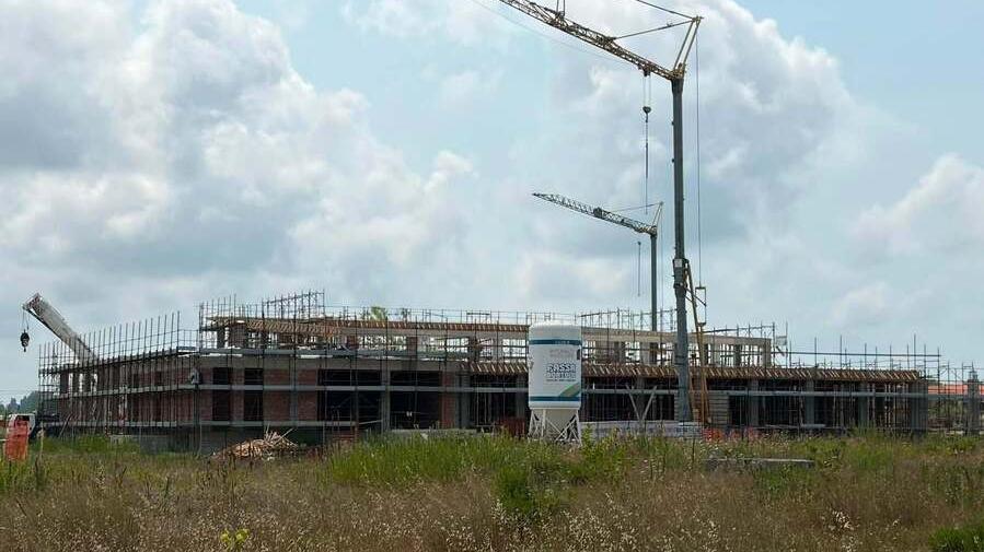 Il cantiere della piscina comunale di Viareggio