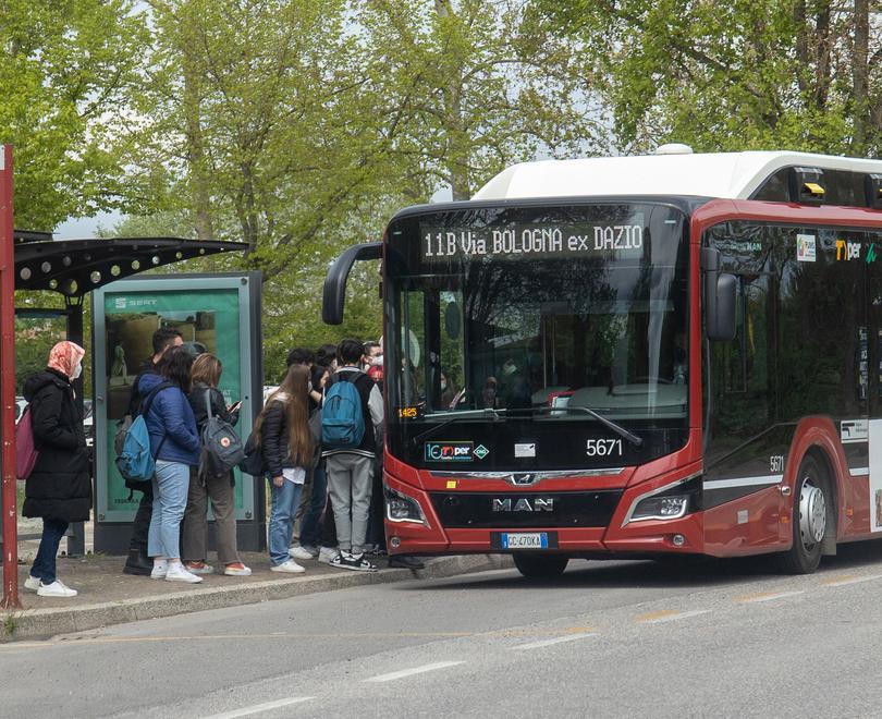 Ferrara, guasti ai mezzi e malattie: falsa partenza per la linea 11