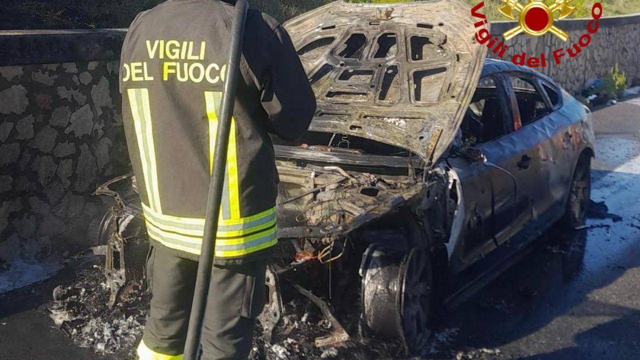 
	L'auto distrutta

