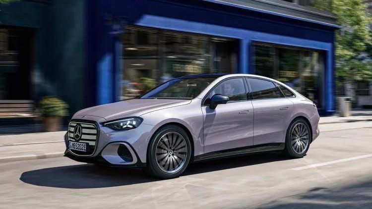 Industria automobilistica tedesca, dopo Volkswagen la crisi tocca anche Mercedes: fabbriche a rischio