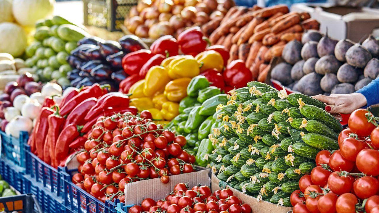 Frutta e verdura, sta diventando roba da ricchi: gli ultimi prezzi in Toscana e i fattori determinanti