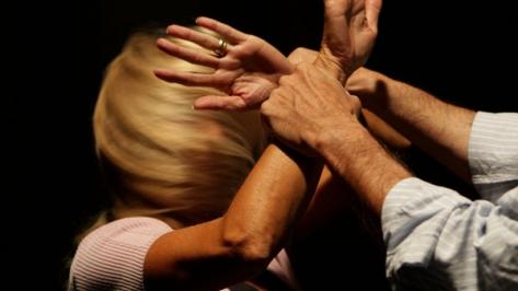 Prato, picchia la donna che lo ha lasciato e finisce in carcere