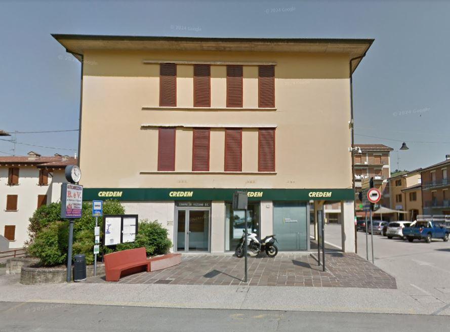 Vezzano, assalto al bancomat Credem: esplosione nella notte, banditi in fuga