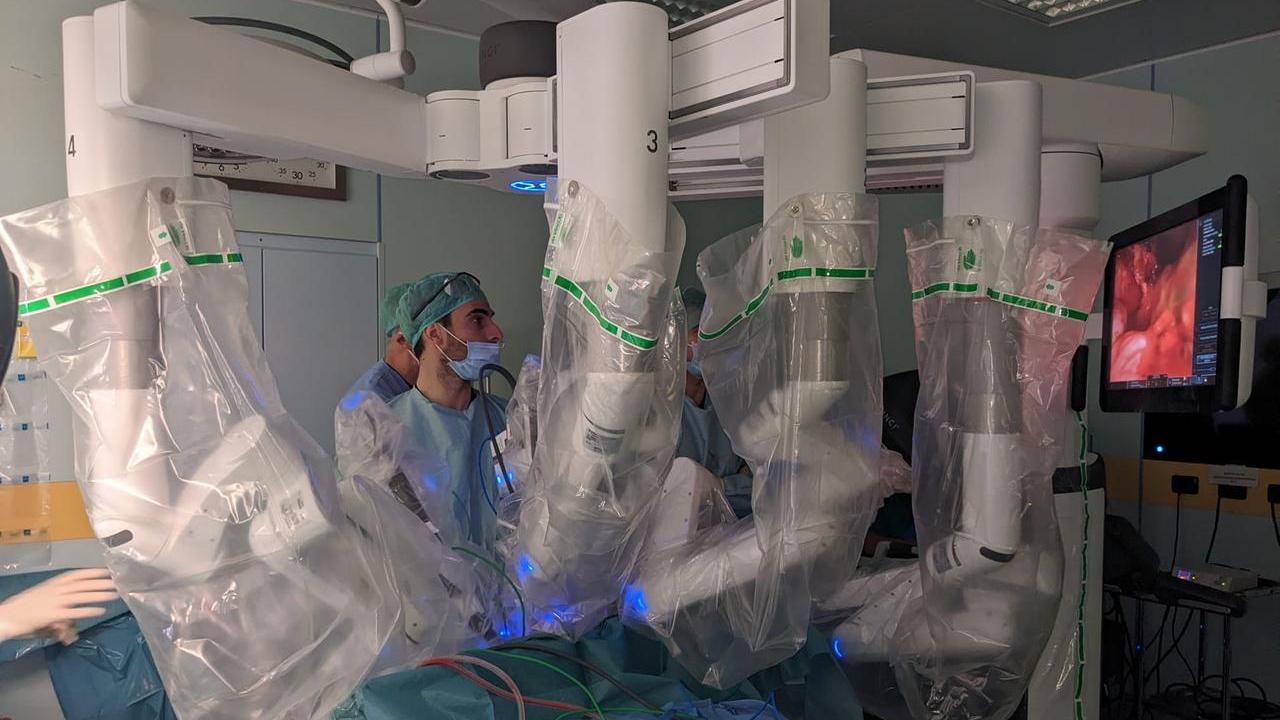 Il robot in sala operatoria all'ospedale Santo Stefano