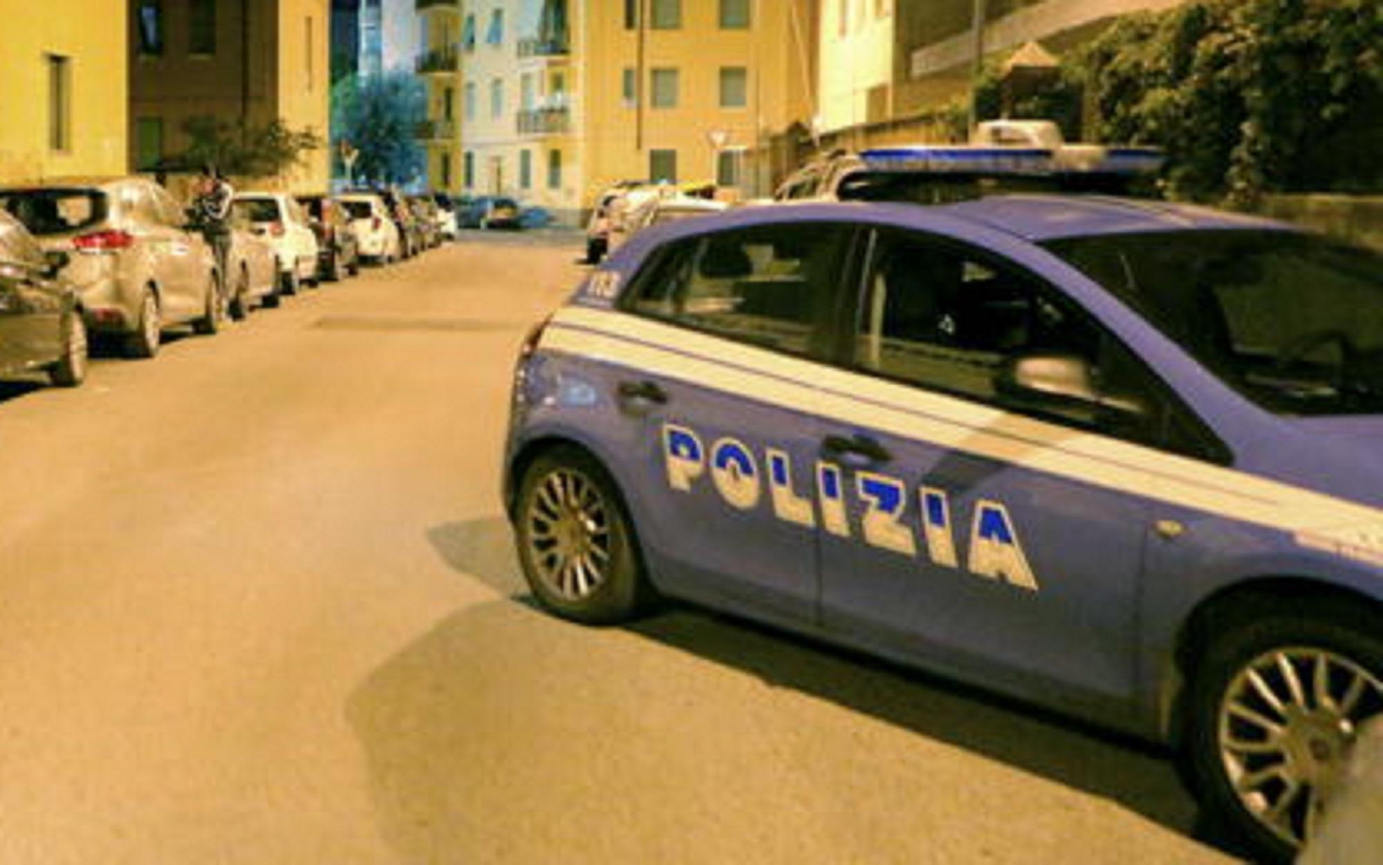 Una volante della polizia (foto d'archivio)