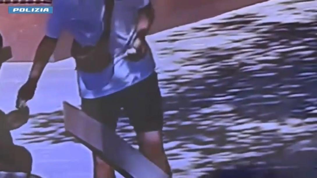 Spaccio di hashish e cocaina in piazza fra minorenni: arrestato un 17enne – VIDEO