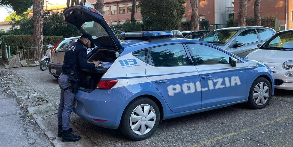 Rosignano, tenta di rubare da “Ghiotto Pizza”: 22enne incastrato dalle telecamere<br>
