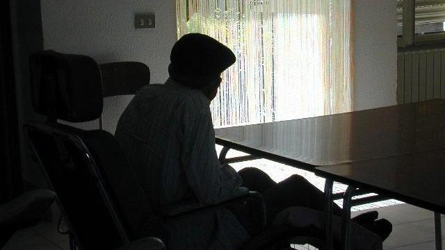 Picchia il padre anziano e disabile: scatta il Codice rosso