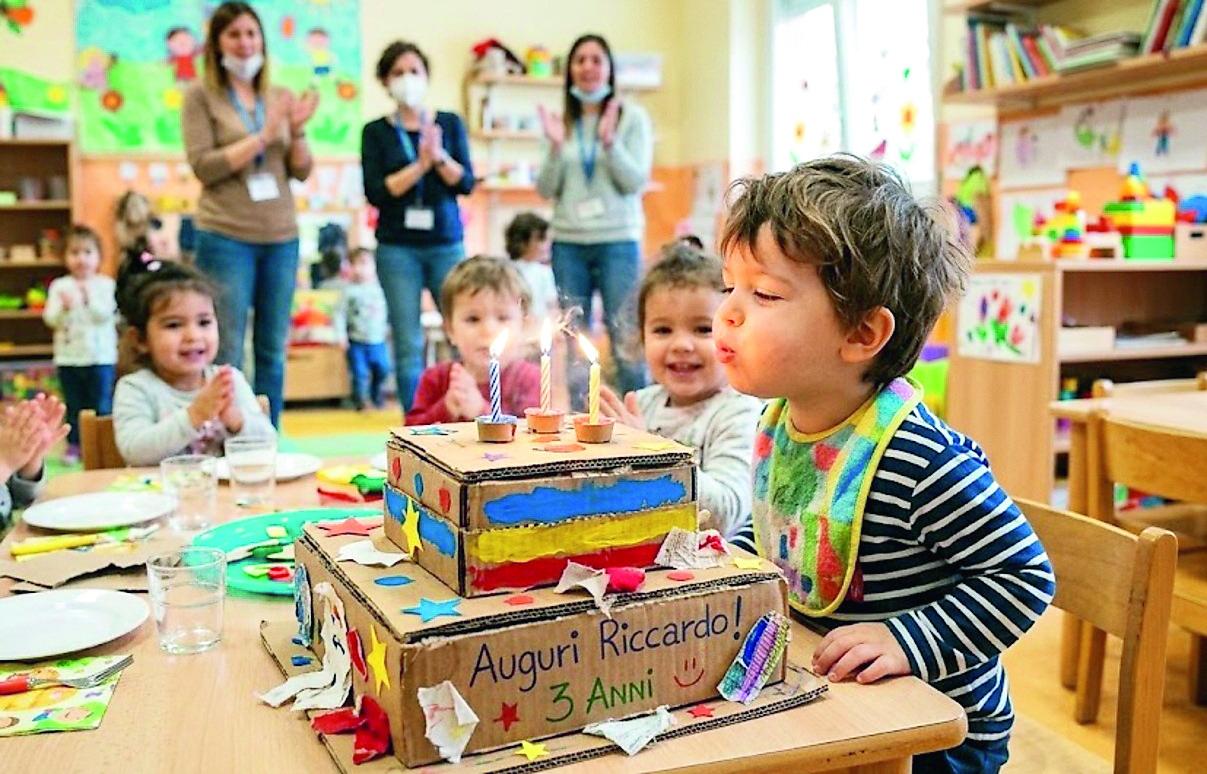 L’Ausl: «Niente dolci all’asilo: ai compleanni torte di cartone»