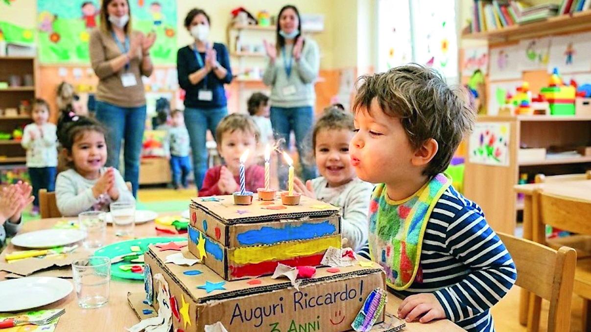 L’Ausl: «Niente dolci all’asilo: ai compleanni torte di cartone»