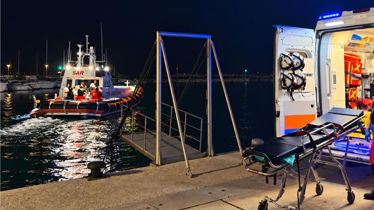 Malore nella notte sull’isola di San Pietro: corsa contro il tempo per il trasferimento a terra