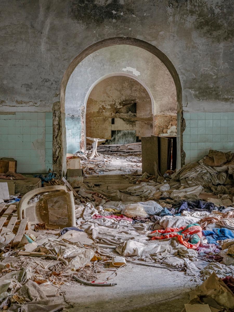 Reggio Emilia, gli ex manicomi raccontati attraverso la fotografia: al Lombroso debutta “Manicomi italici”