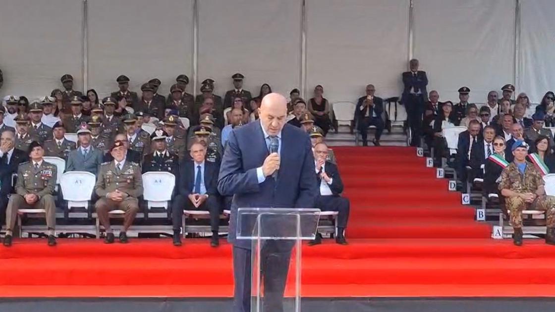 Crosetto a Sassari premia la Brigata: «Gli italiani portano la pace»