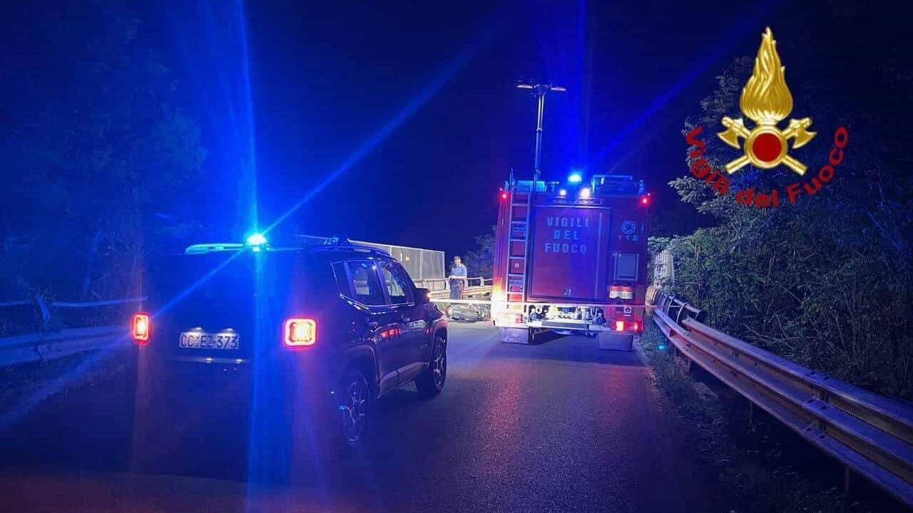 
	Il luogo del ritrovamento della moto (foto Vigili del Fuoco)&nbsp;

