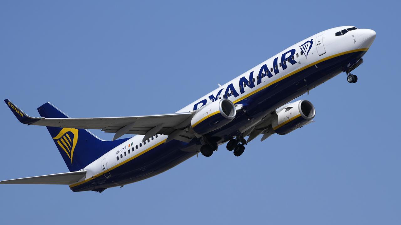 Atterra con soli 9 minuti di carburante: terrore sul volo Ryanair Pisa-Prestwick – Che cosa è successo