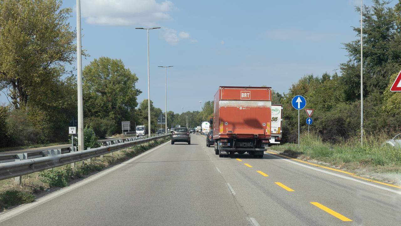 Strisce gialle in tangenziale: lavori imminenti