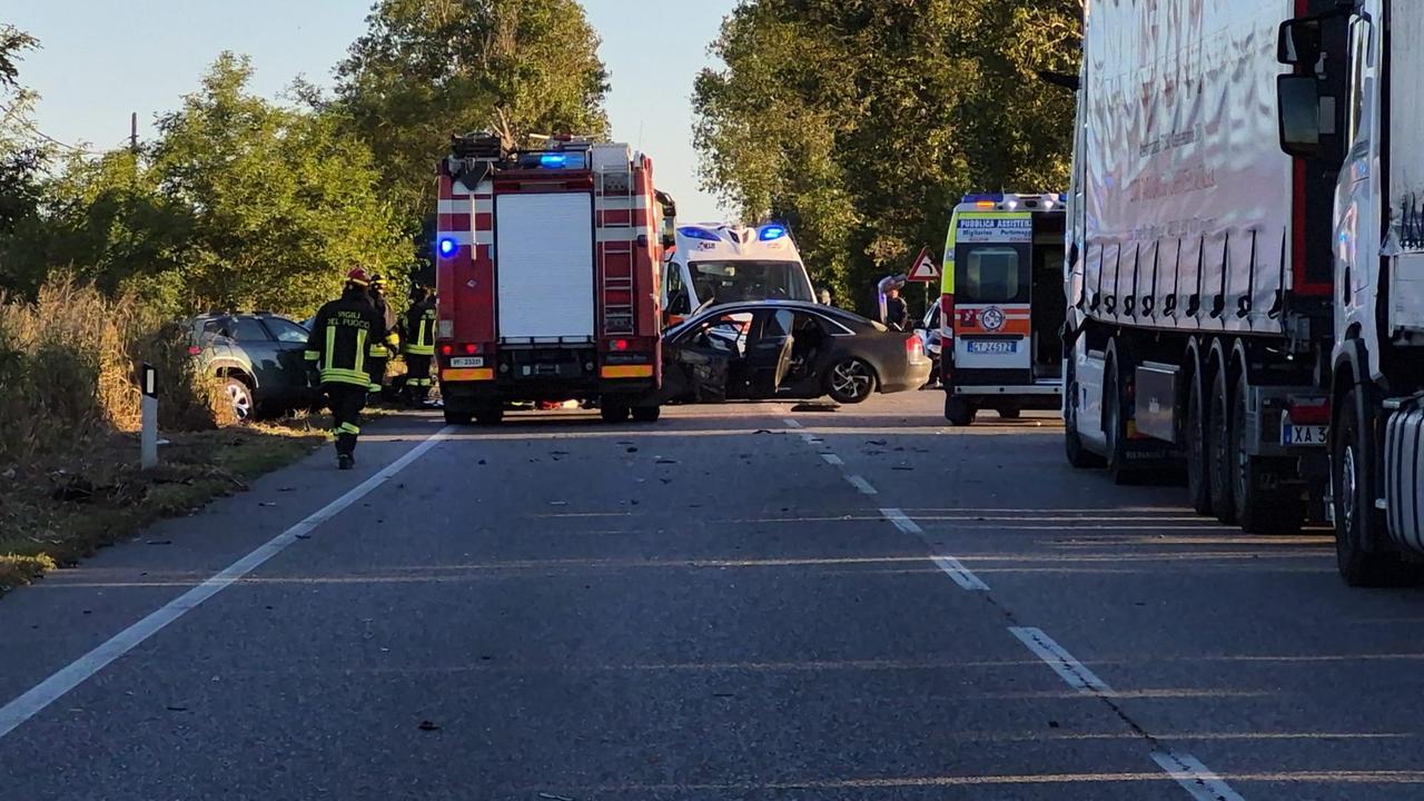 Vaccolino, scontro frontale tra due auto sulla statale Romea: quattro feriti gravi