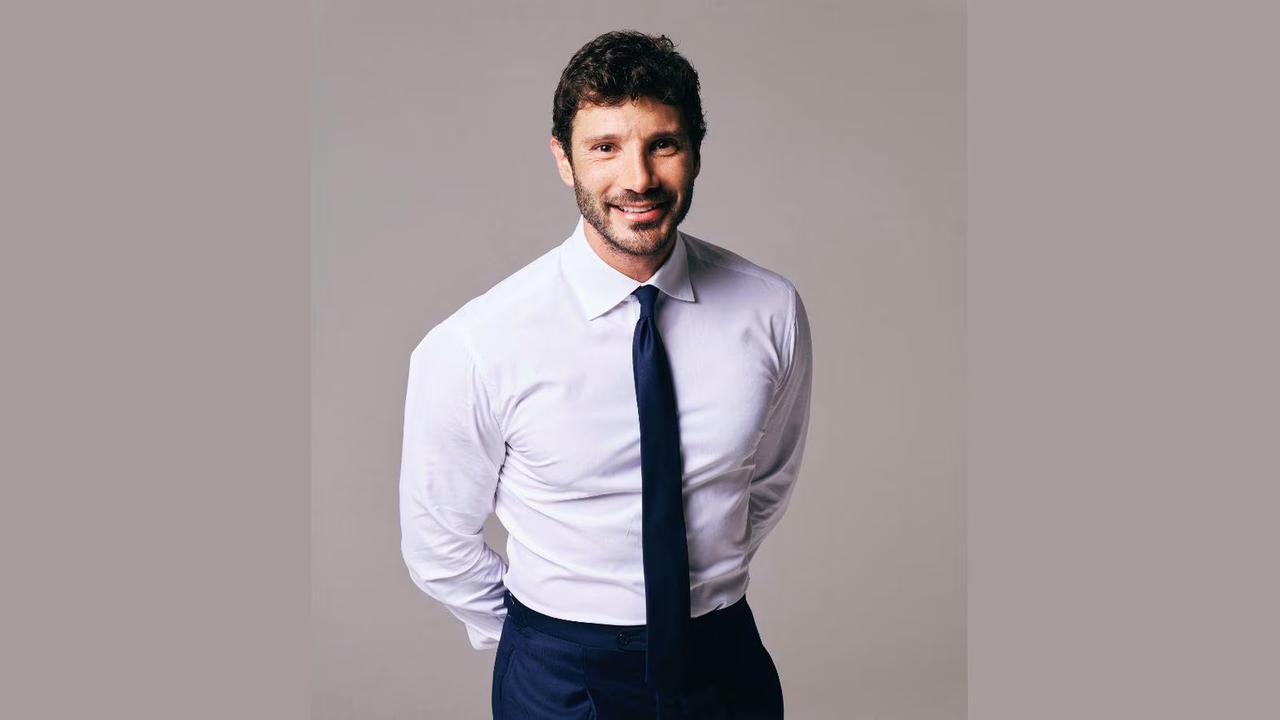 Presentato il regolamento di Sanremo 2027, rivoluzione De Martino: serata performance, Eurovision e limiti all’Ai