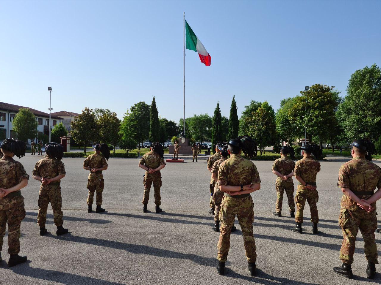 Incidente durante un’esercitazione Nato in Lettonia, quattro bersaglieri italiani feriti: uno è in condizioni serie