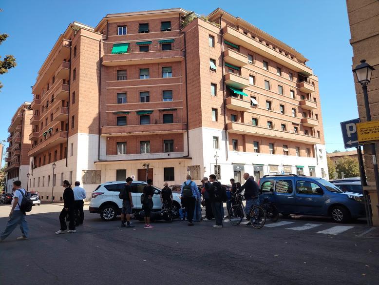 Reggio Emilia, 16enne si scontra in scooter con un’auto