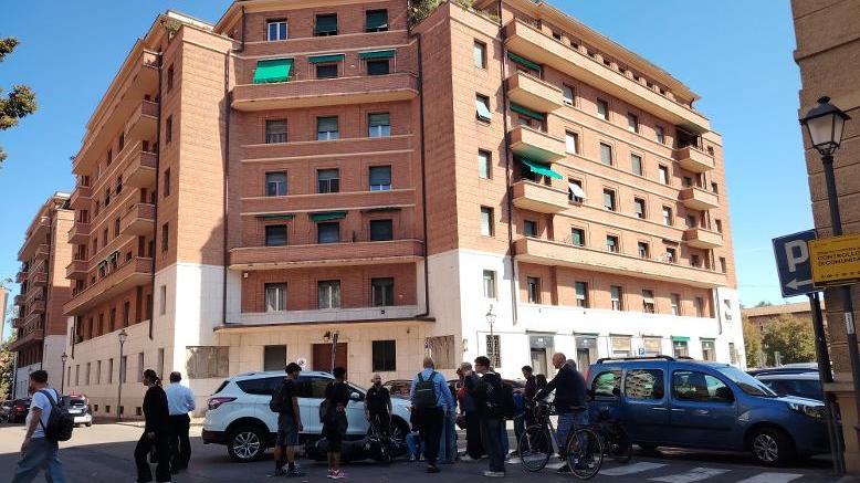Reggio Emilia, 16enne si scontra in scooter con un’auto