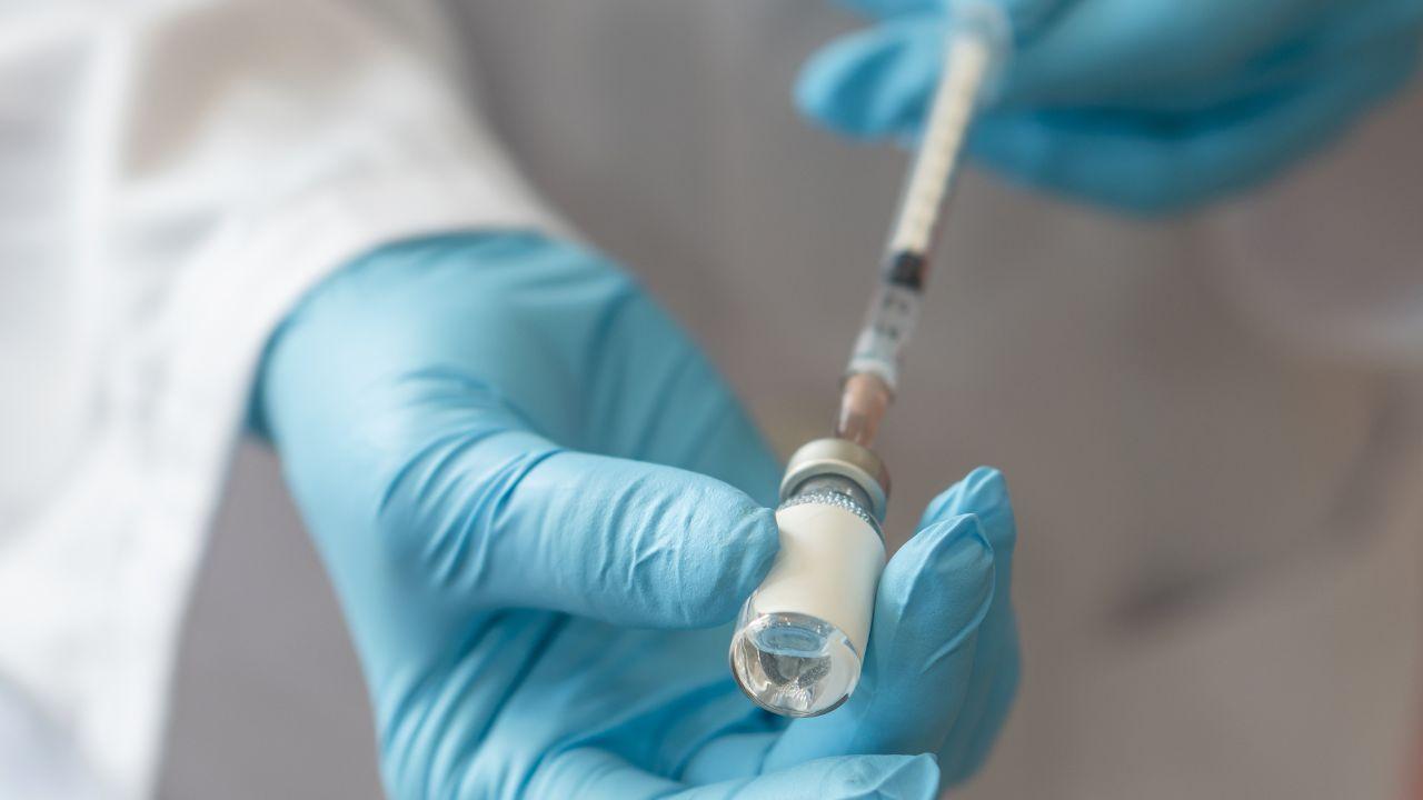 Allarme del Ministero per il boom (foto di repertorio di una vaccinazione)