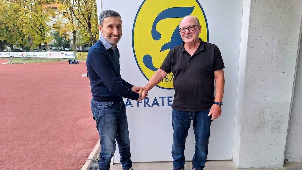Tiberio Muracchini (a sinistra) stringe la mano a Maurizio Borsari