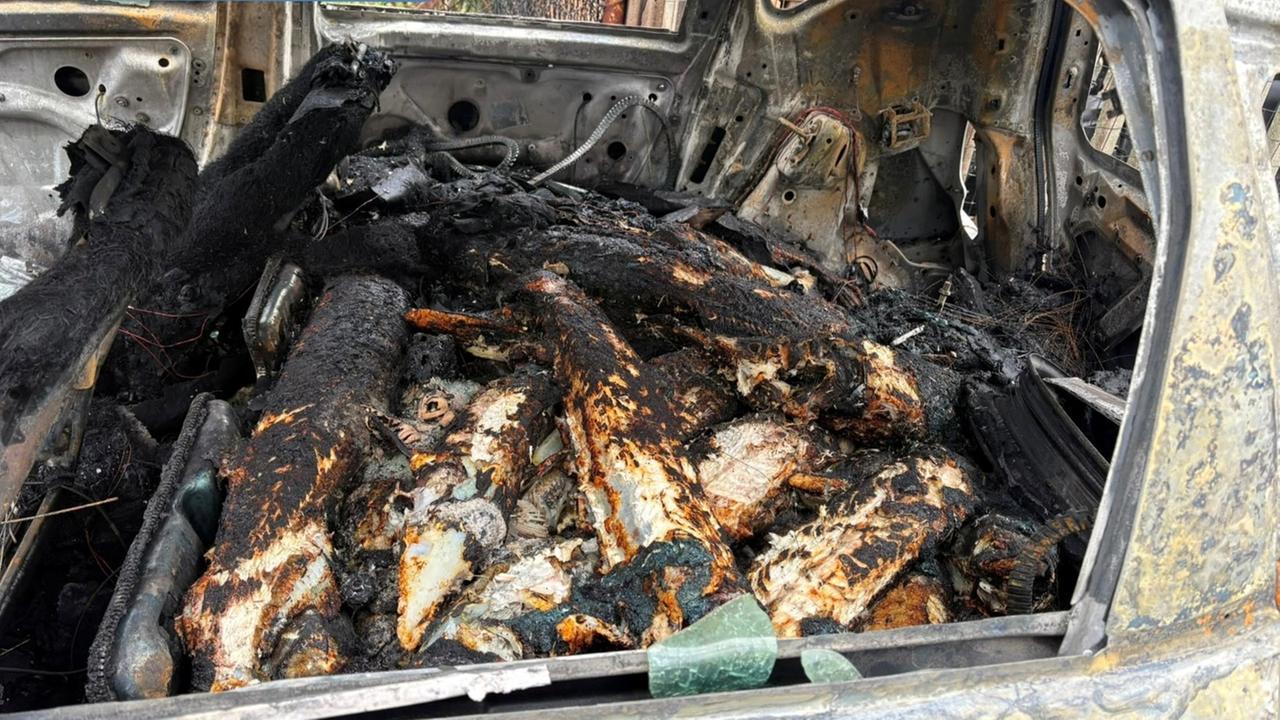 Mezzano, auto in fiamme sulla SS 16: scoperti documenti rumeni falsi della donna alla guida