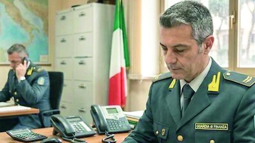 Gli investigatori della guardia di finanza