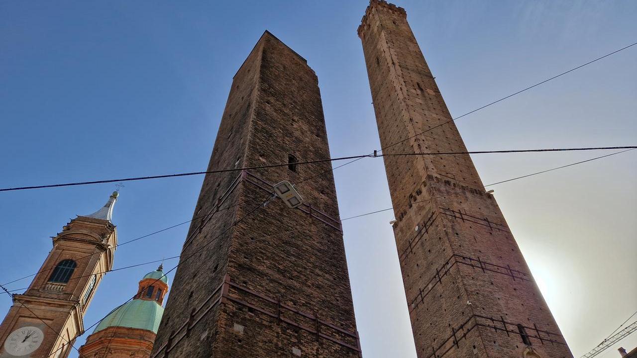 Terrorismo, i neonazisti volevano far crollare le Torri di Bologna