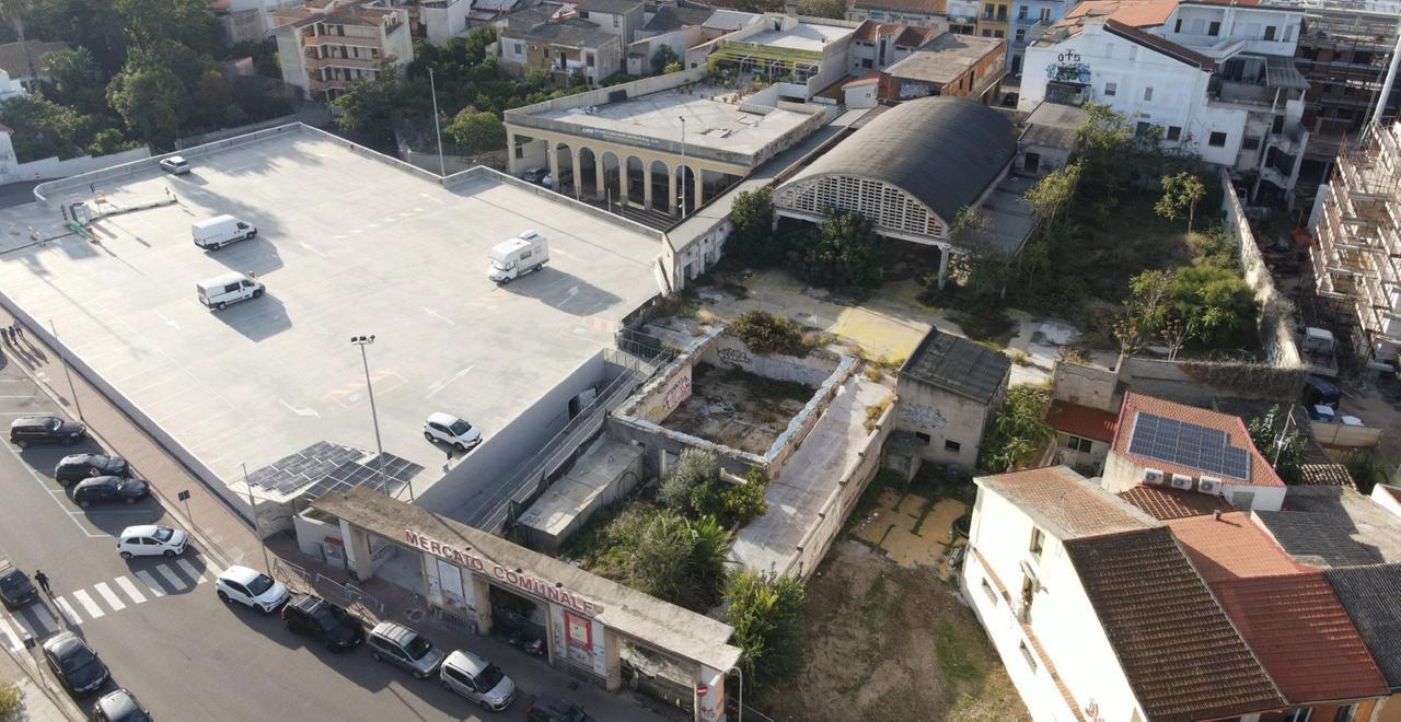 Oristano il mercato civico di via Mazzini