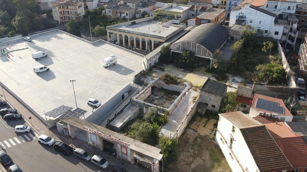 Oristano il mercato civico di via Mazzini