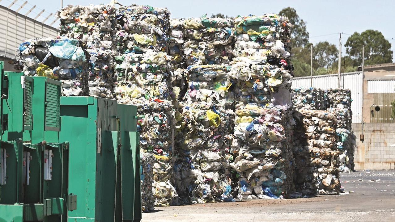 Emergenza plastica, la Regione dice no ai termovalorizzatori: «Bruciare i rifiuti è impraticabile»