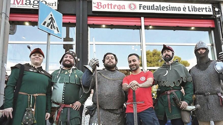 Feudalesimo e libertà, dai social al punto vendita: inaugurato lo store con un brindisi con l’idromele – Ecco dove