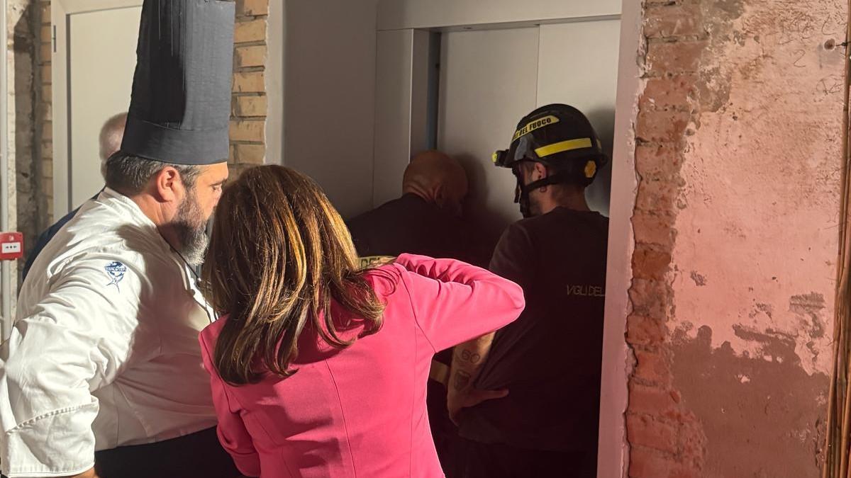 Comacchio, studenti del Brindisi bloccati in ascensore alla cena stellata in sagra