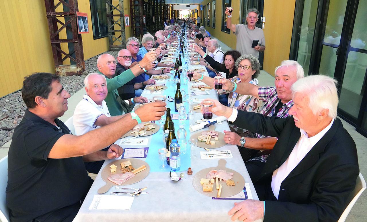 In 200 ex lavoratori al pranzo delle Reggiane