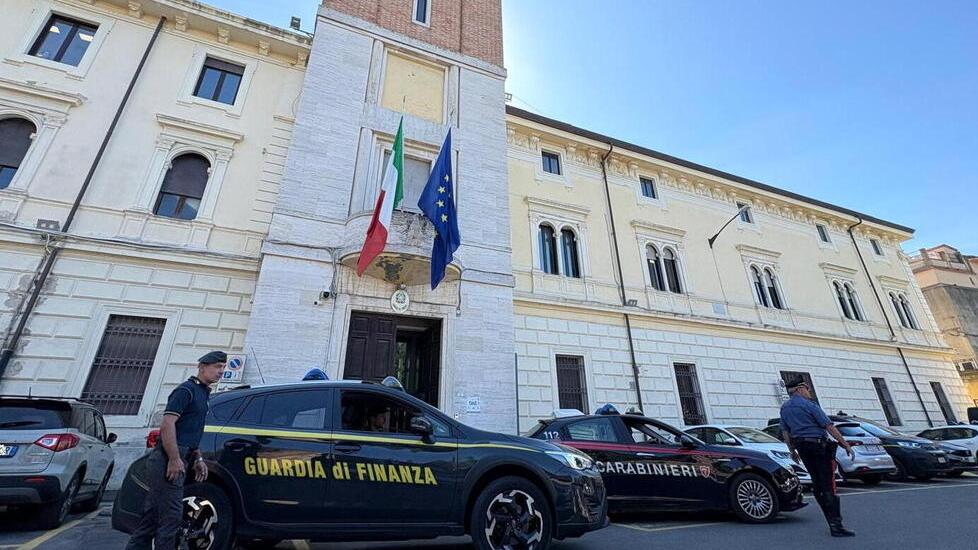 Indagini di guardia di finanza e carabinieri (foto d'archivio)