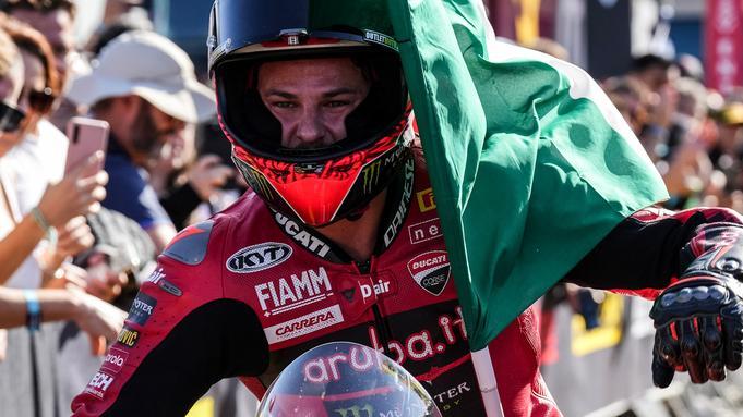 Bulega nella storia: il reggiano è campione del mondo Superbike. È il primo italiano a vincere con Ducati